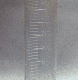 PROBETA GRADUADA EN ALTO RELIEVE PLÁSTICA CAPACIDAD 500 mL.