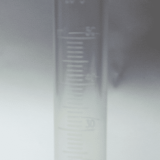 PROBETA GRADUADA EN ALTO RELIEVE PLÁSTICA CAPACIDAD 50 mL.
