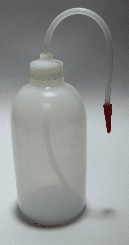 FRASCO LAVADOR EN PLÁSTICO CAP. 500 mL.